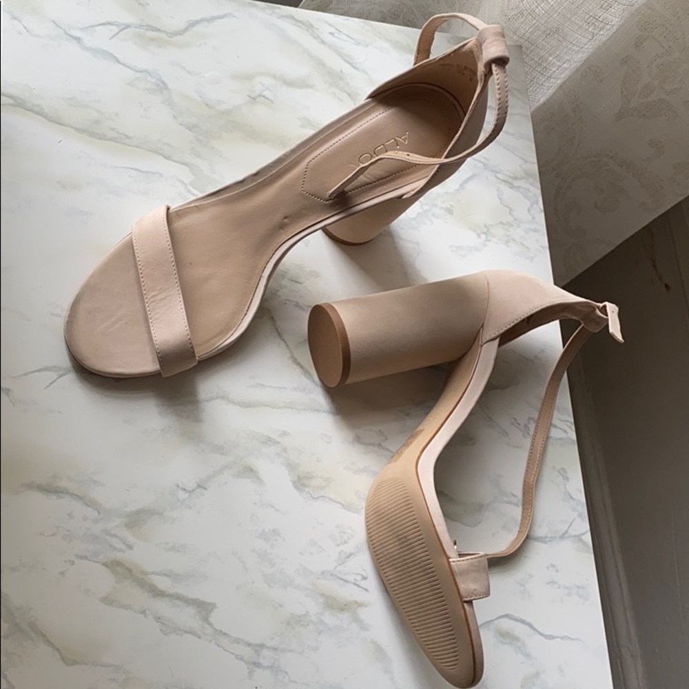 Beige heels never worn